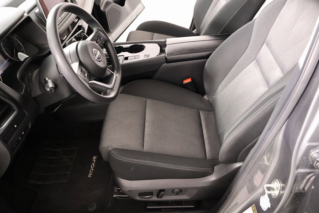 Used 2024 Nissan Rogue SV image 10