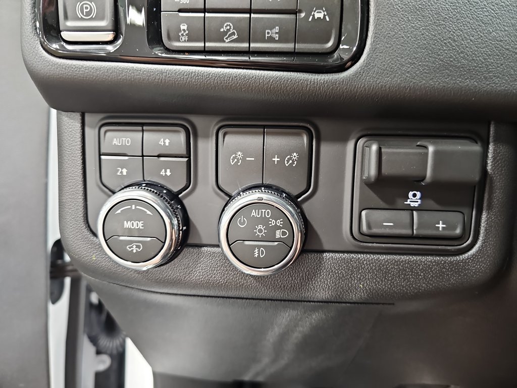 New 2026 GMC Yukon AT4 AWD/4WD image 29