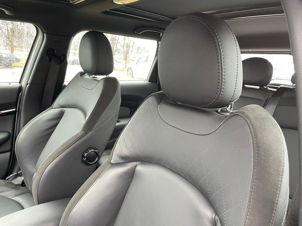 Used 2024 MINI Cooper Clubman S w/ Signature Upholstery Package image 24