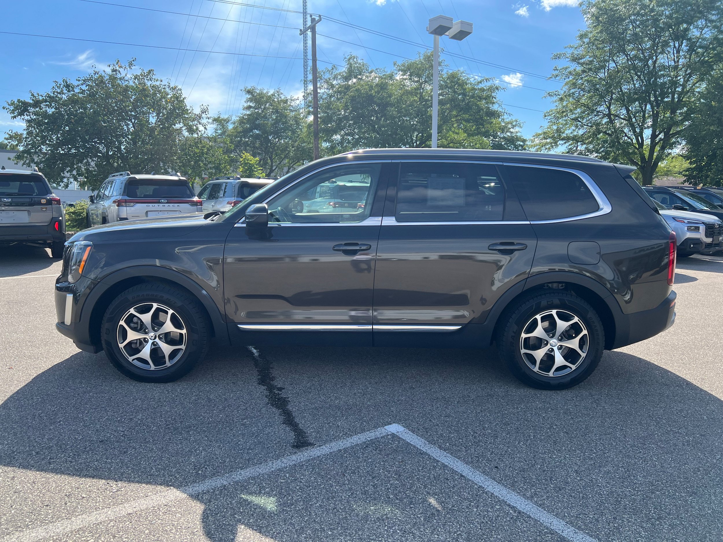 Used 2020 Kia Telluride EX FWD image 4