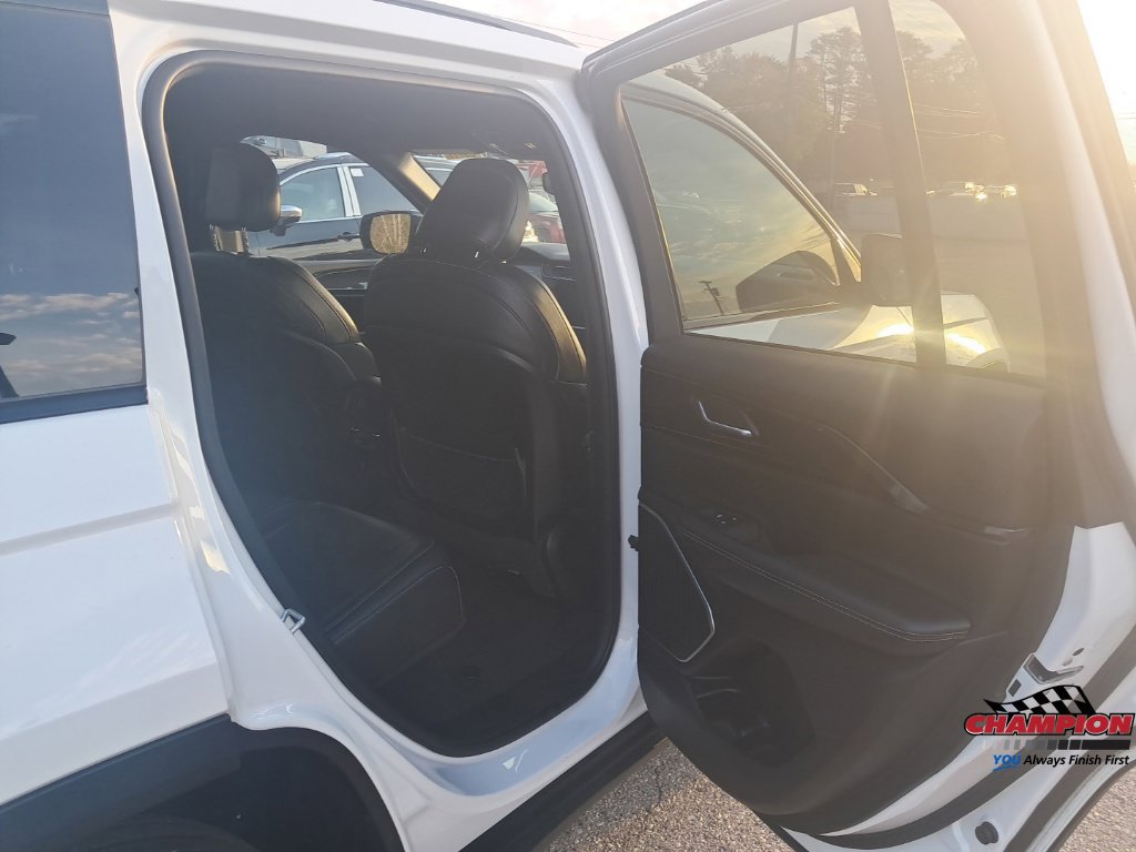 Used 2022 Jeep Grand Cherokee Altitude AWD/4WD image 19