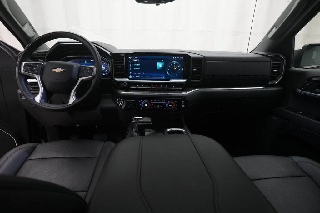 Used 2023 Chevrolet Silverado 1500 LTZ w/ LTZ Premium Package AWD/4WD image 5