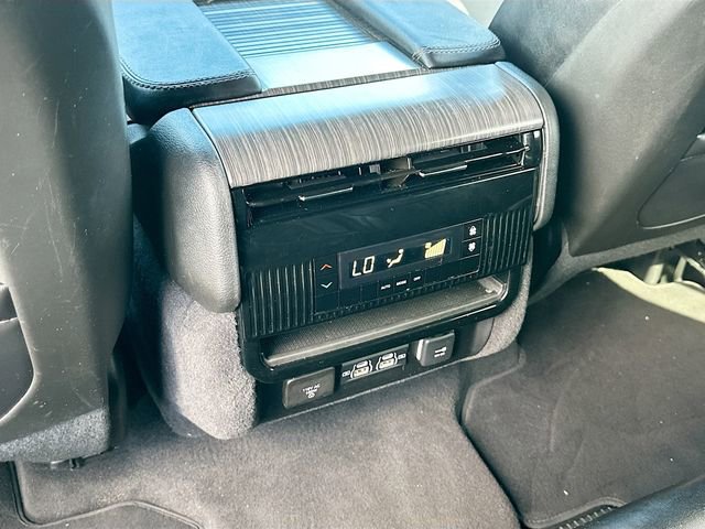 Used 2024 Jeep Wagoneer Series II w/ Flexible Seating Group image 26