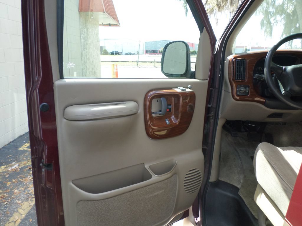 Used 2000 Chevrolet Express 1500 RWD image 13