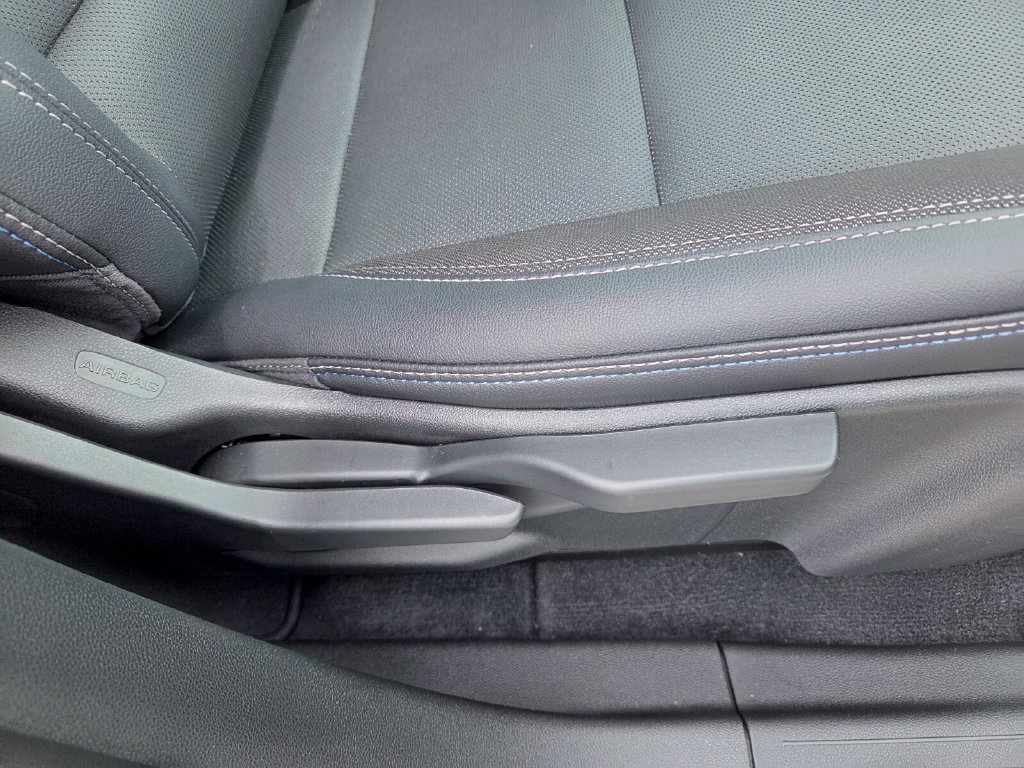 Certified 2024 Chevrolet Equinox EV LT FWD image 16