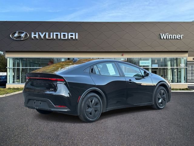 Used 2025 Toyota Prius LE image 5