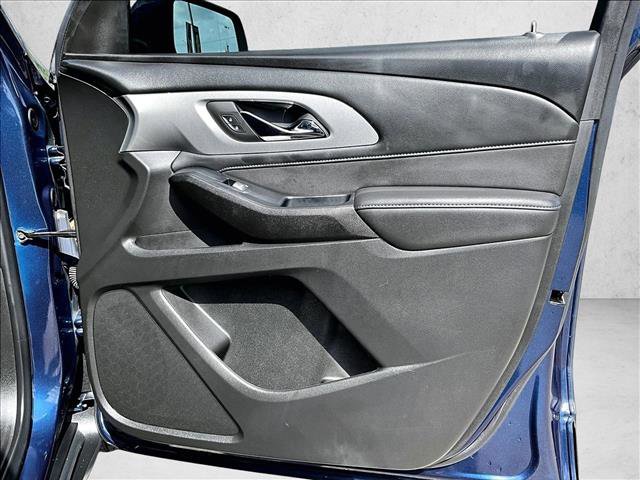 Used 2023 Chevrolet Traverse LT FWD image 19