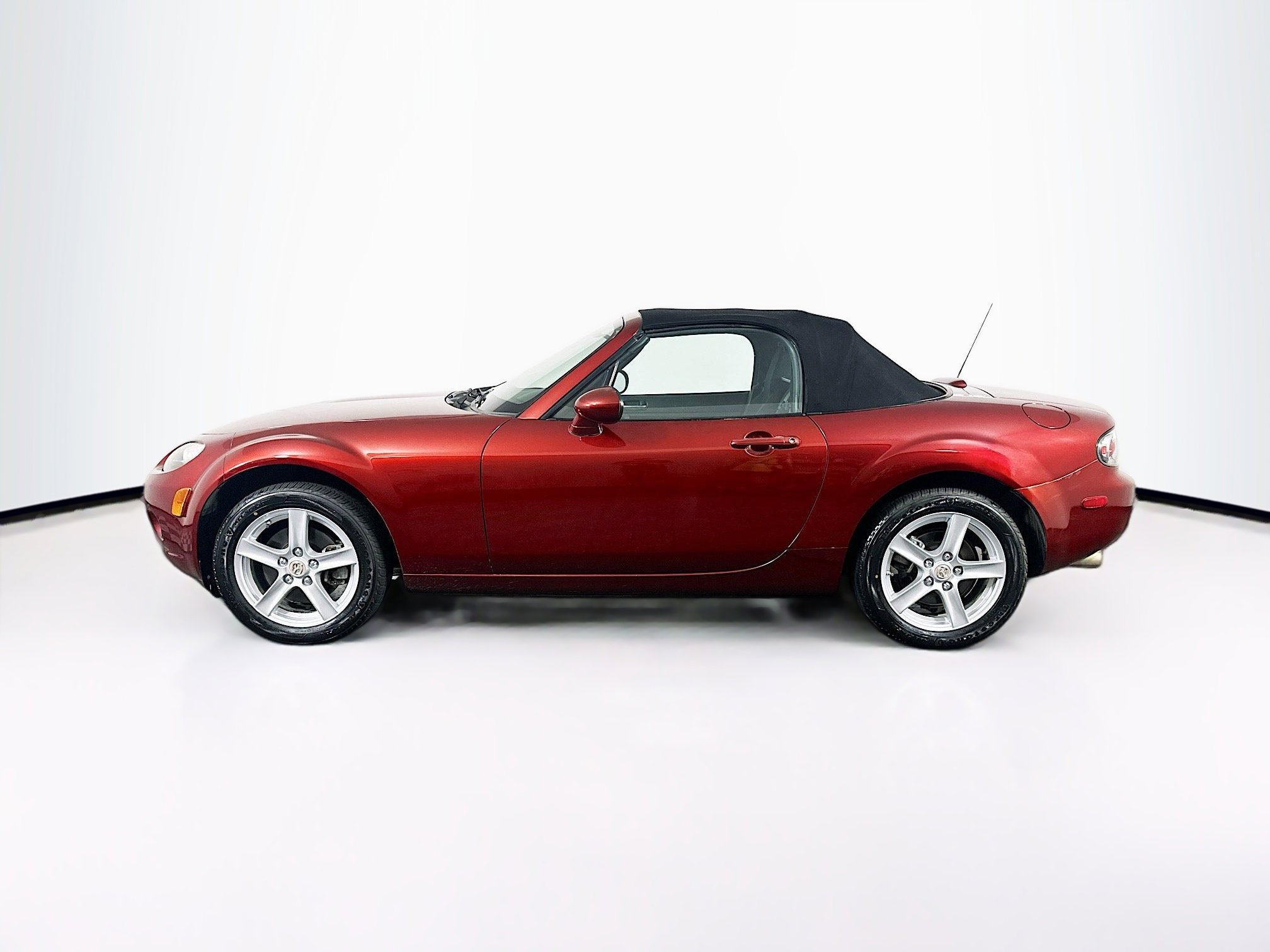 Used 2008 MAZDA MX-5 Miata Sport RWD image 4
