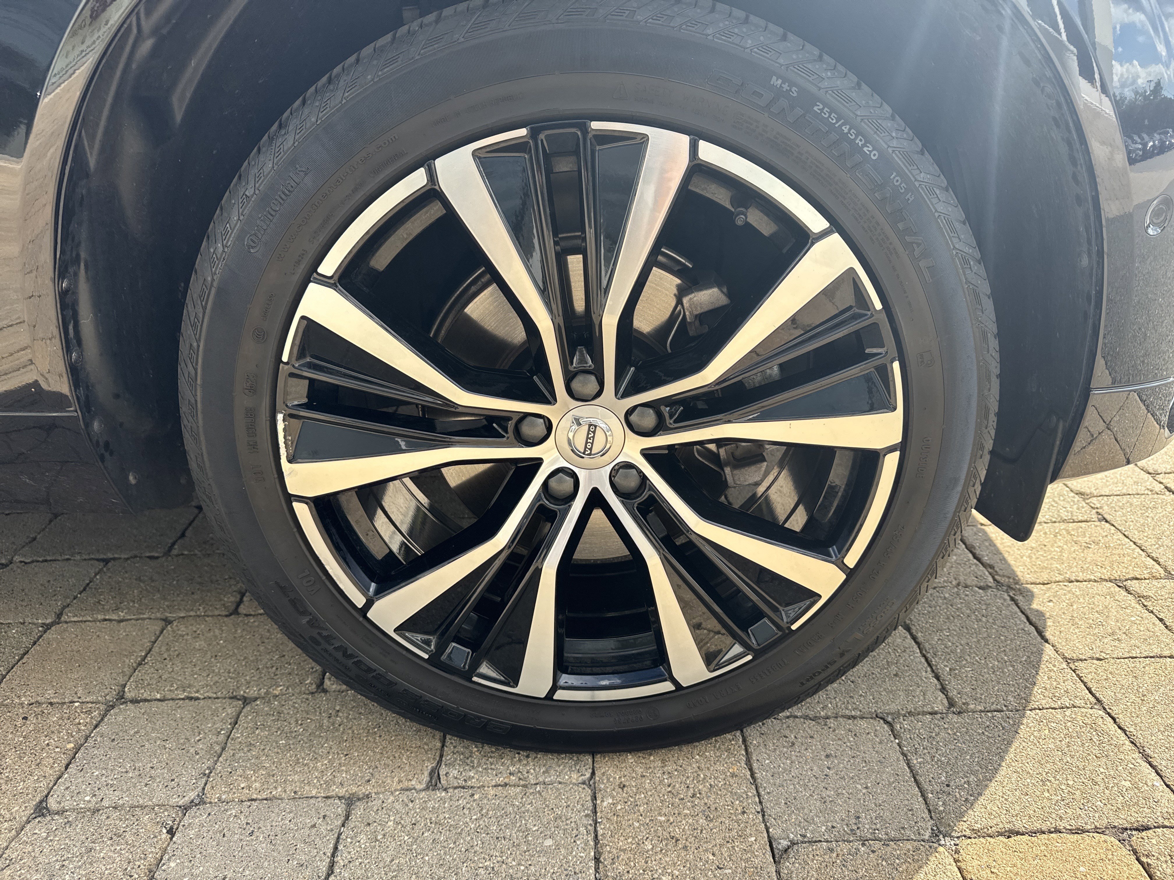 Used 2024 Volvo XC60 B5 Plus w/ Protection Package Premier image 12