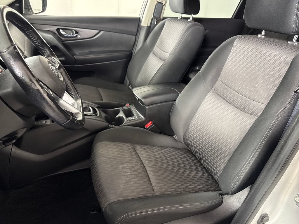 Used 2020 Nissan Rogue SV w/ Sun & Sound Touring Package FWD image 11