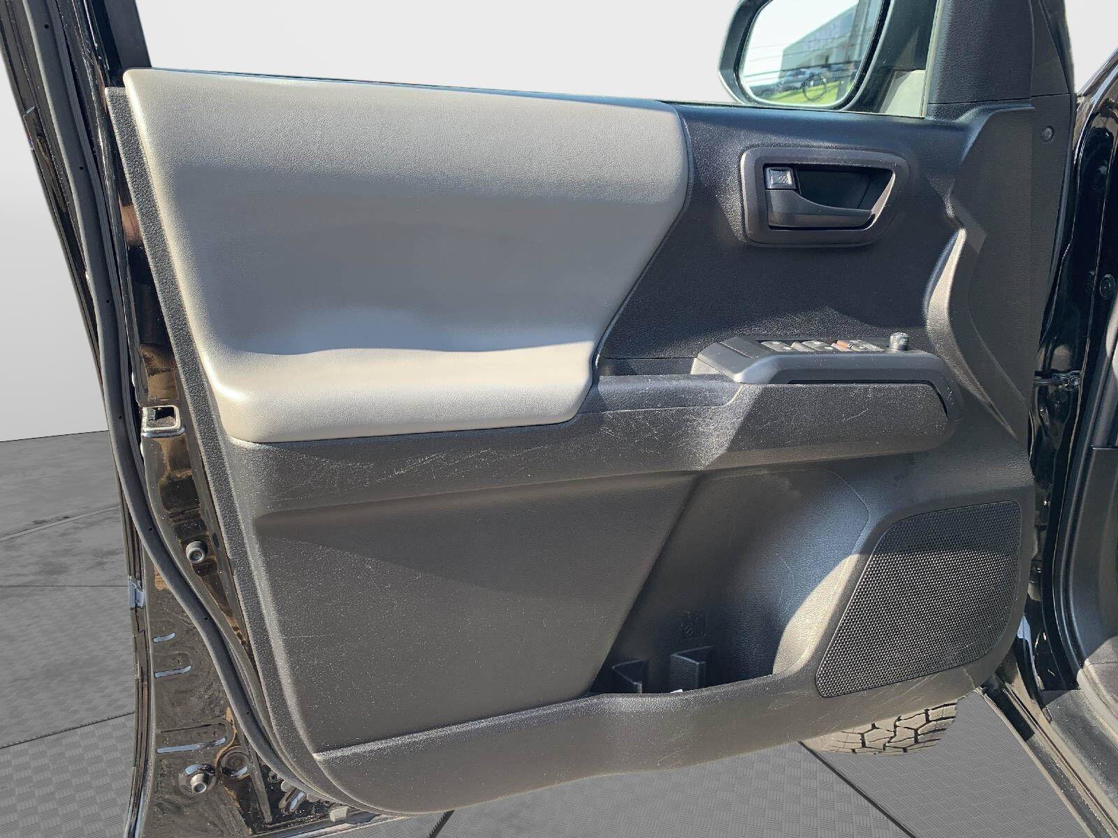Used 2022 Toyota Tacoma SR AWD/4WD image 11