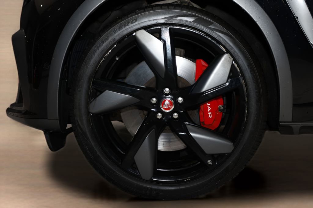 Used 2021 Jaguar F-PACE SVR image 24