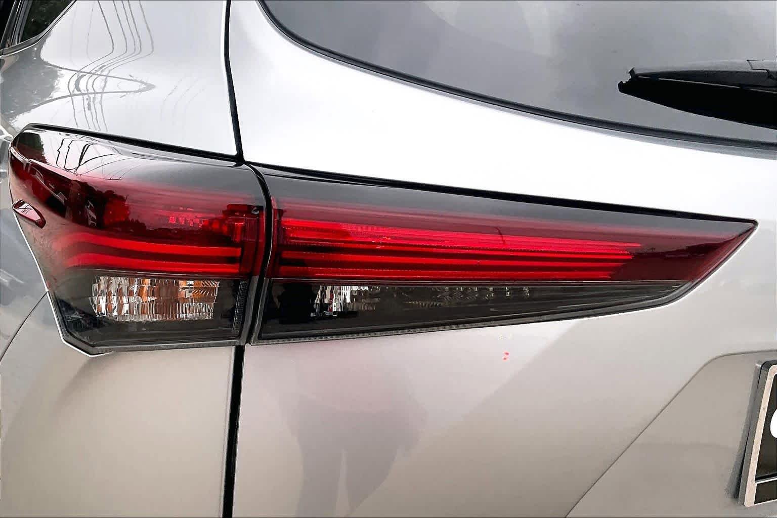 Used 2025 Toyota Highlander XSE AWD/4WD image 29