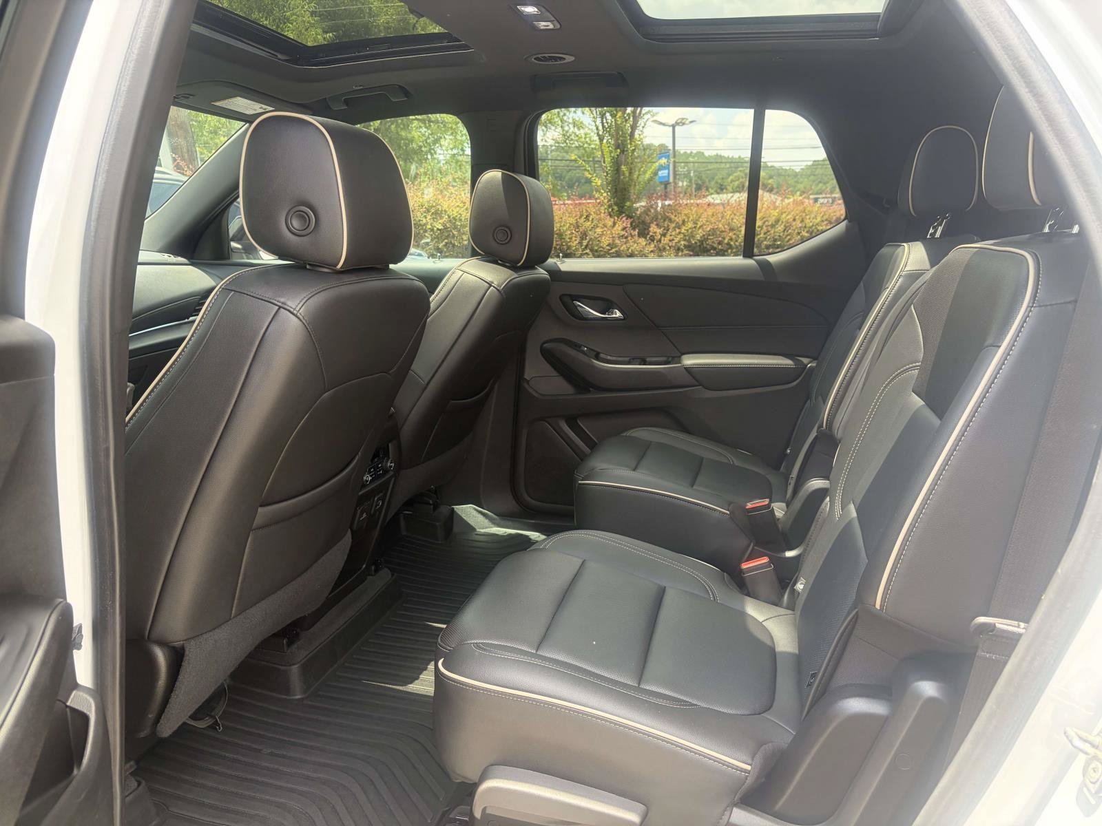 Used 2022 Chevrolet Traverse Premier w/ Redline Edition FWD image 3