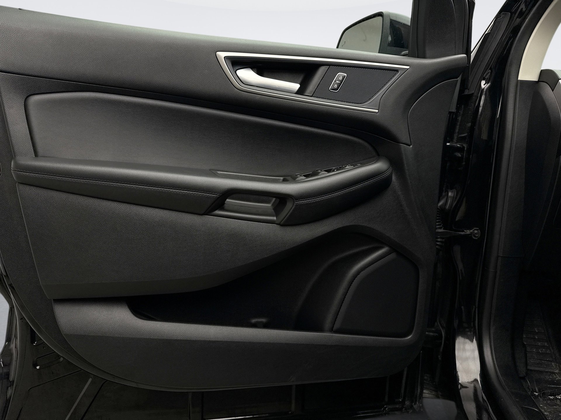 Used 2024 Ford Edge SEL image 9