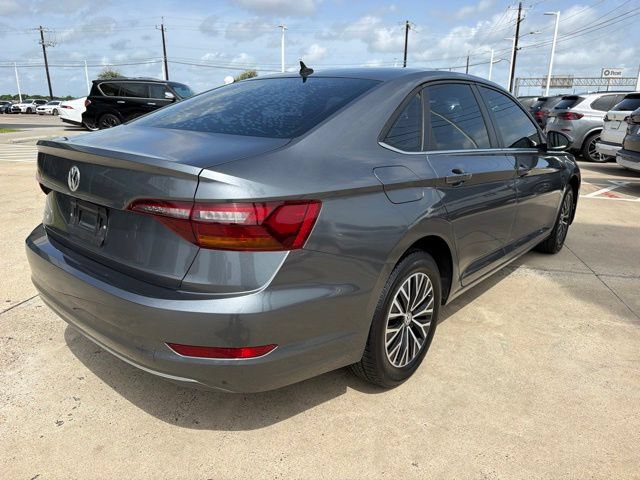 Used 2019 Volkswagen Jetta SE w/ Cold Weather Package FWD image 4