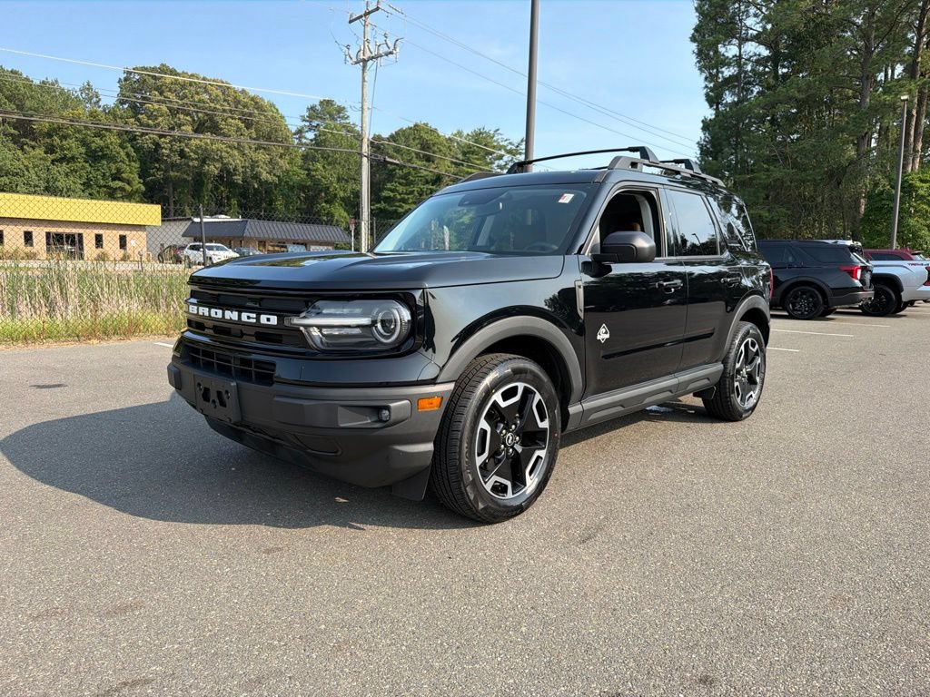 Used 2023 Ford Bronco Sport Outer Banks w/ Tech Package AWD/4WD image 2