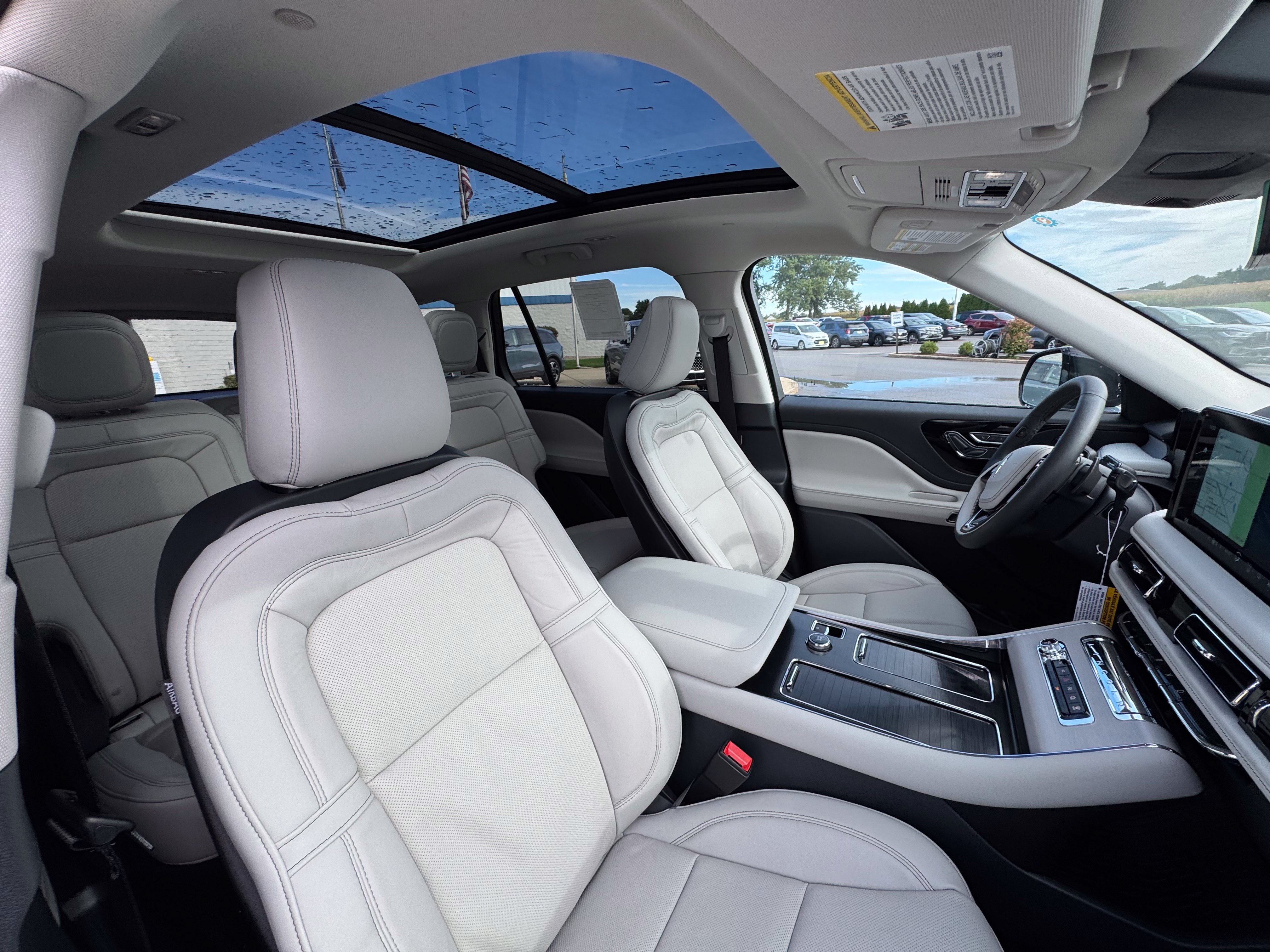 New 2026 Lincoln Aviator Reserve w/ Jet Appearance Package AWD/4WD image 9