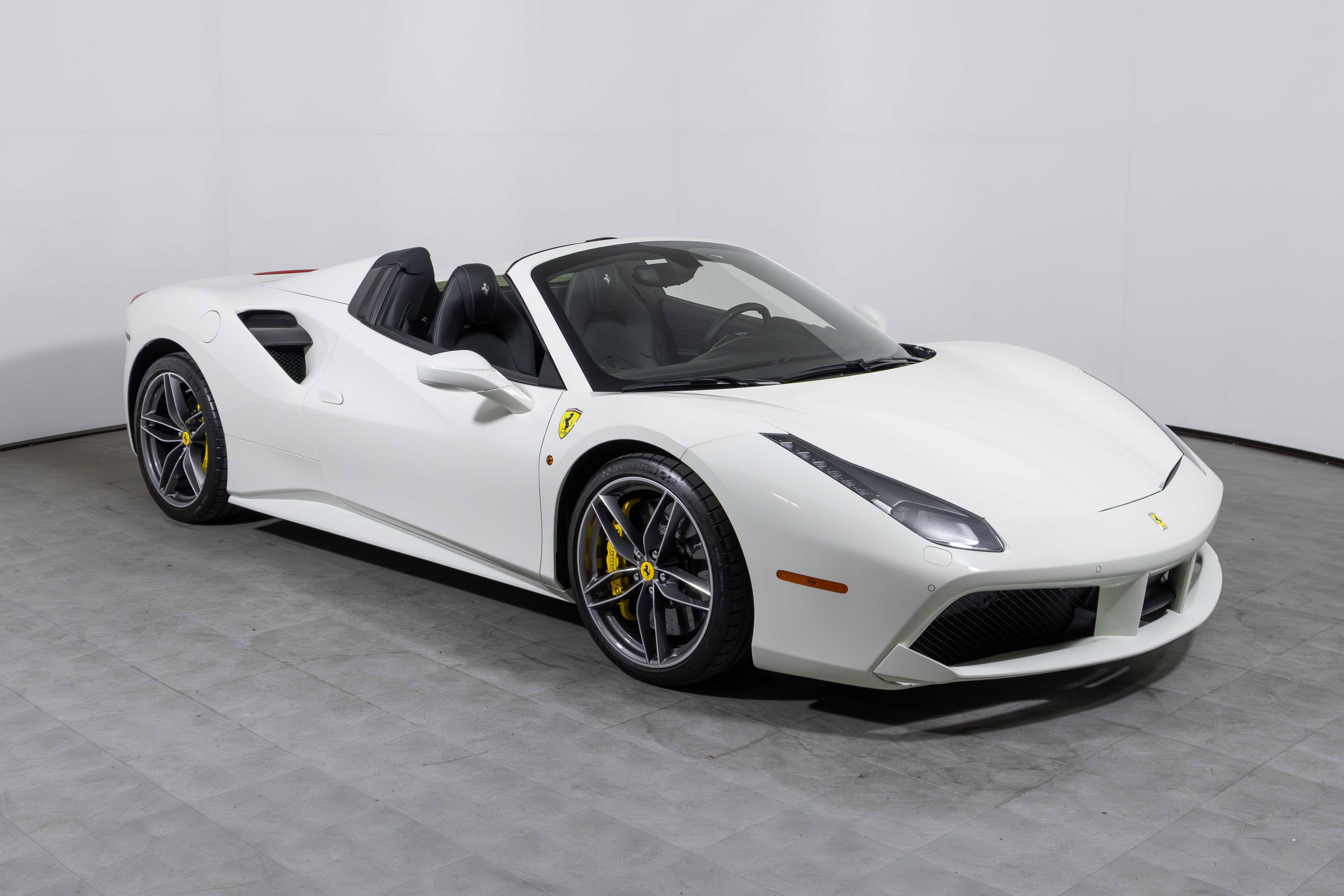 Used 2018 Ferrari 488 Spider image 3