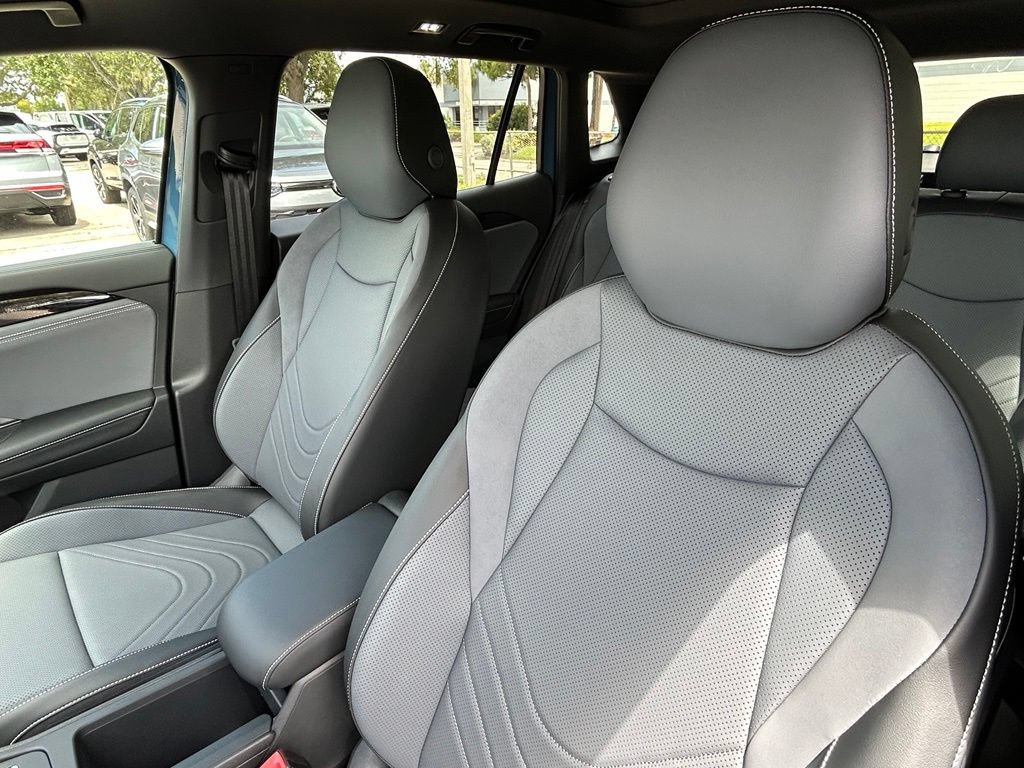 New 2026 Volkswagen Tiguan SE R-Line FWD image 17