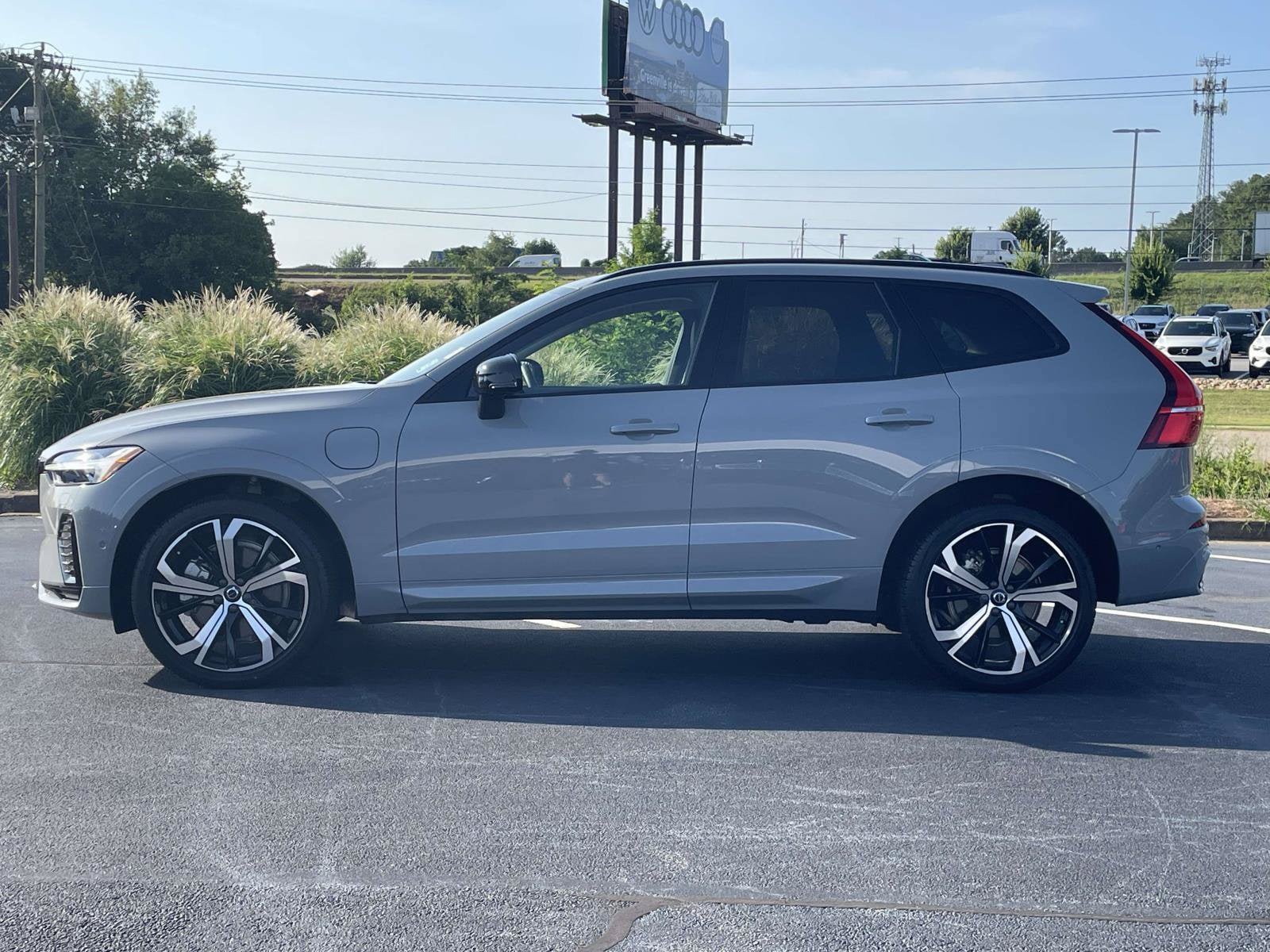 Certified 2025 Volvo XC60 T8 Ultra w/ Protection Package Premier AWD/4WD image 4