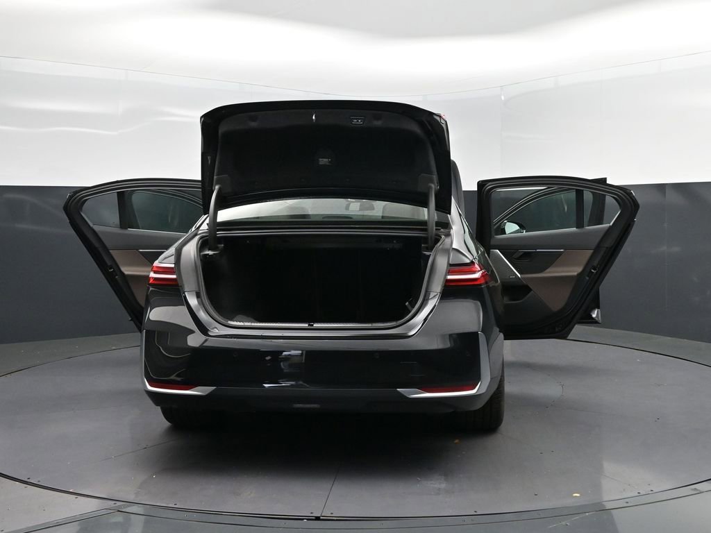 Certified 2025 BMW 530i RWD image 51