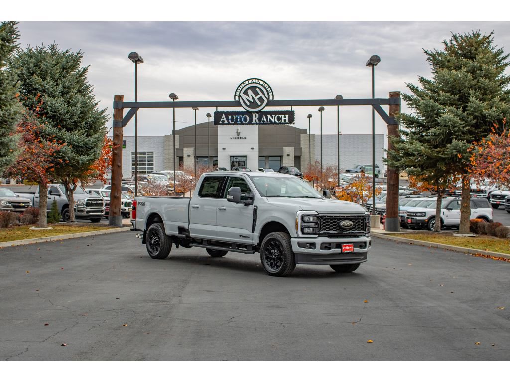 New 2026 Ford F350 Lariat w/ Black Appearance Package