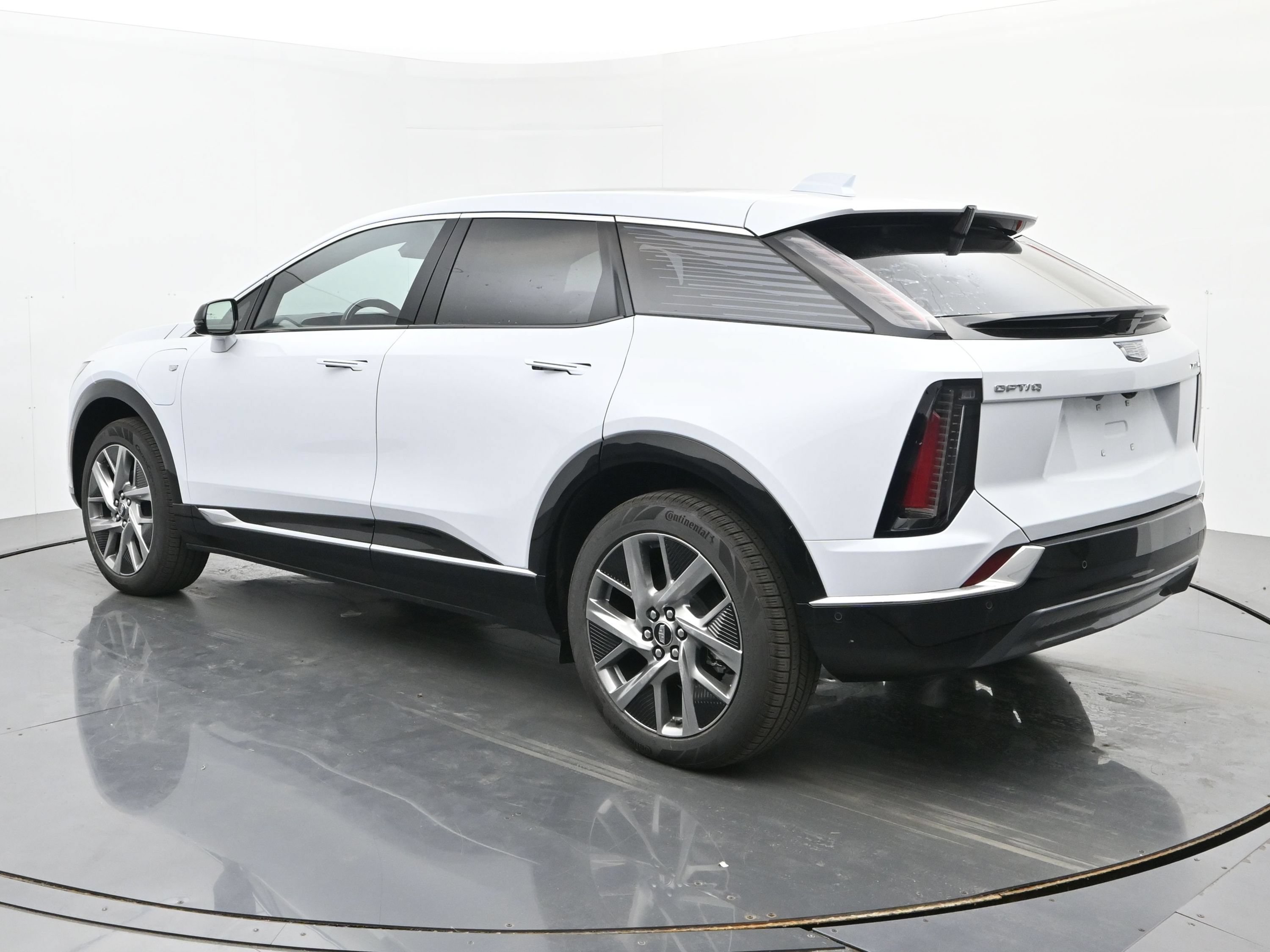 New 2026 Cadillac Optiq Luxury 1 w/ LPO, Floor Liner Package AWD/4WD image 3