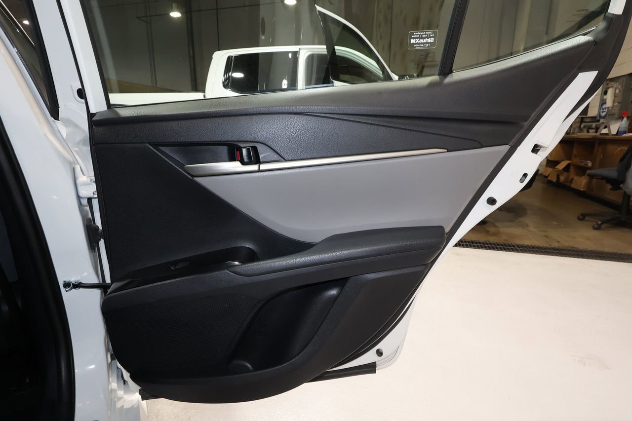 Used 2025 Toyota Camry LE image 19