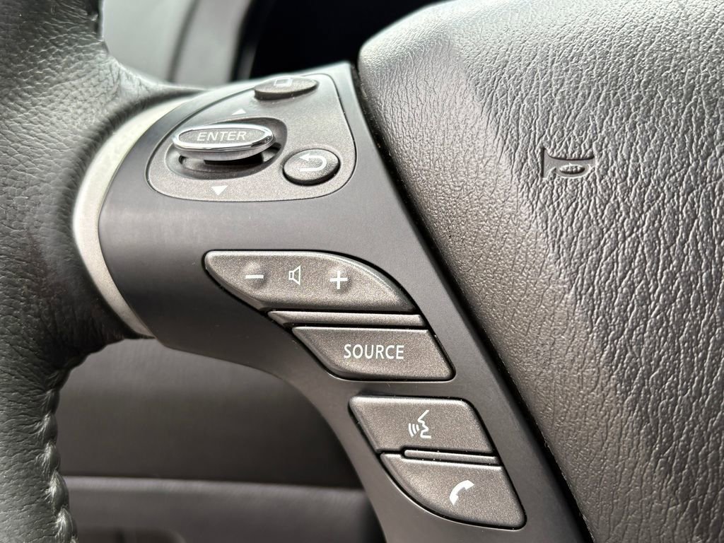 Used 2017 Nissan Pathfinder SV FWD image 11