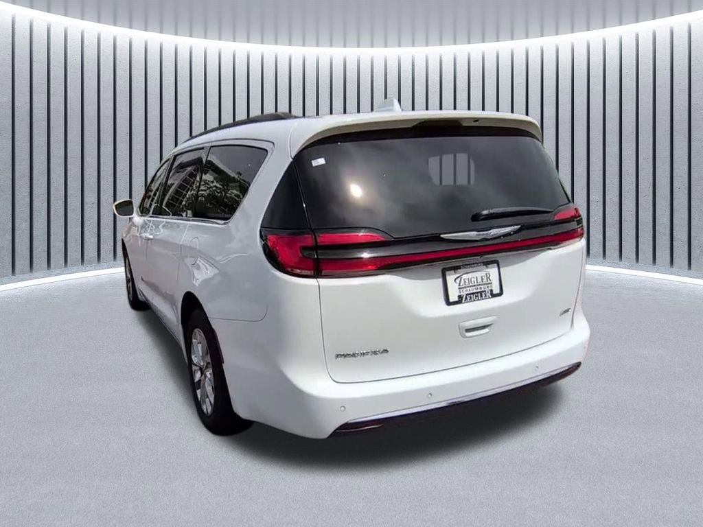 Used 2022 Chrysler Pacifica Touring-L AWD/4WD image 14