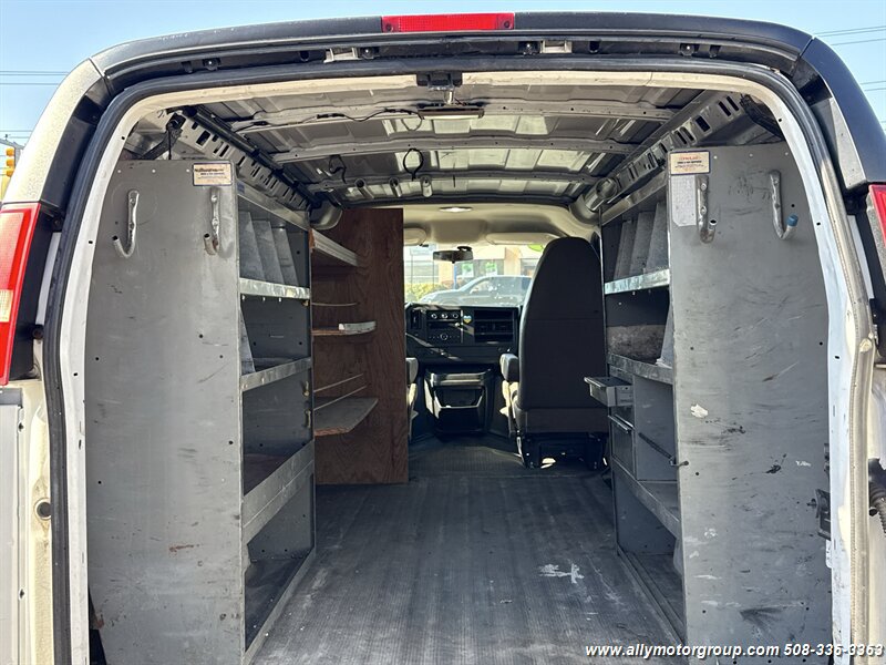 Used 2011 Chevrolet Express 2500 RWD image 6