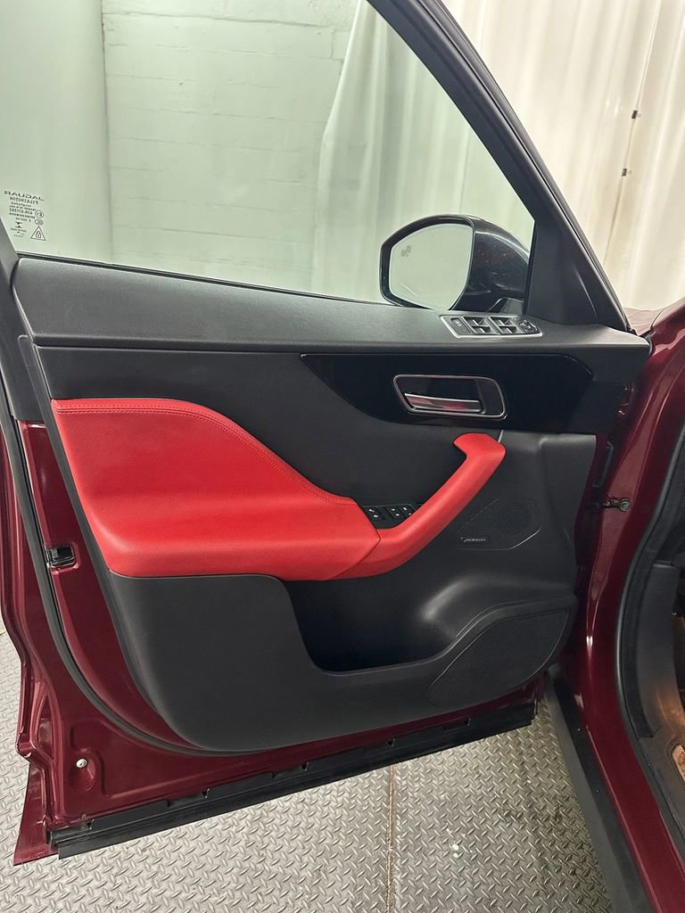 Used 2017 Jaguar F-PACE R-Sport image 8