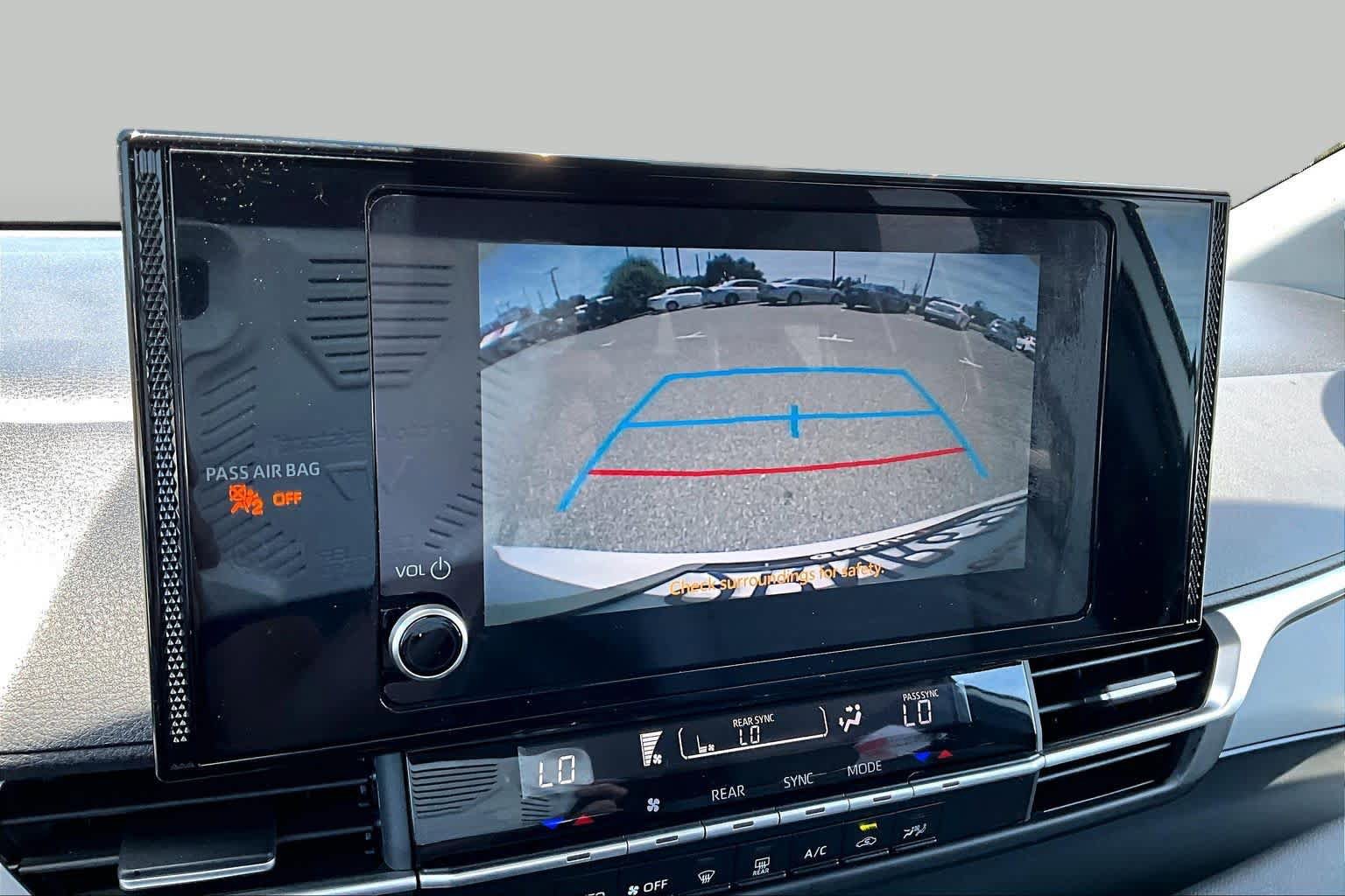 Used 2025 Toyota Sienna LE FWD image 26
