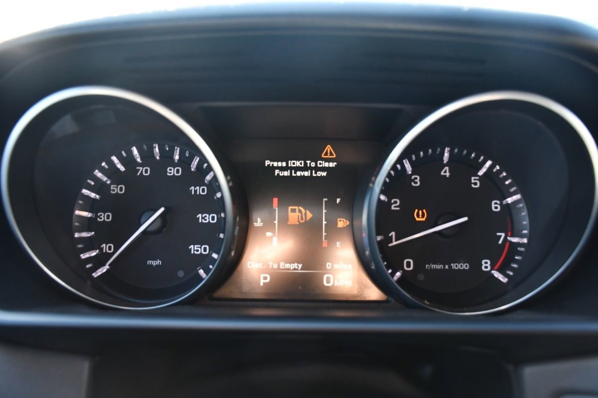 Used 2015 Land Rover Range Rover Sport SE image 11