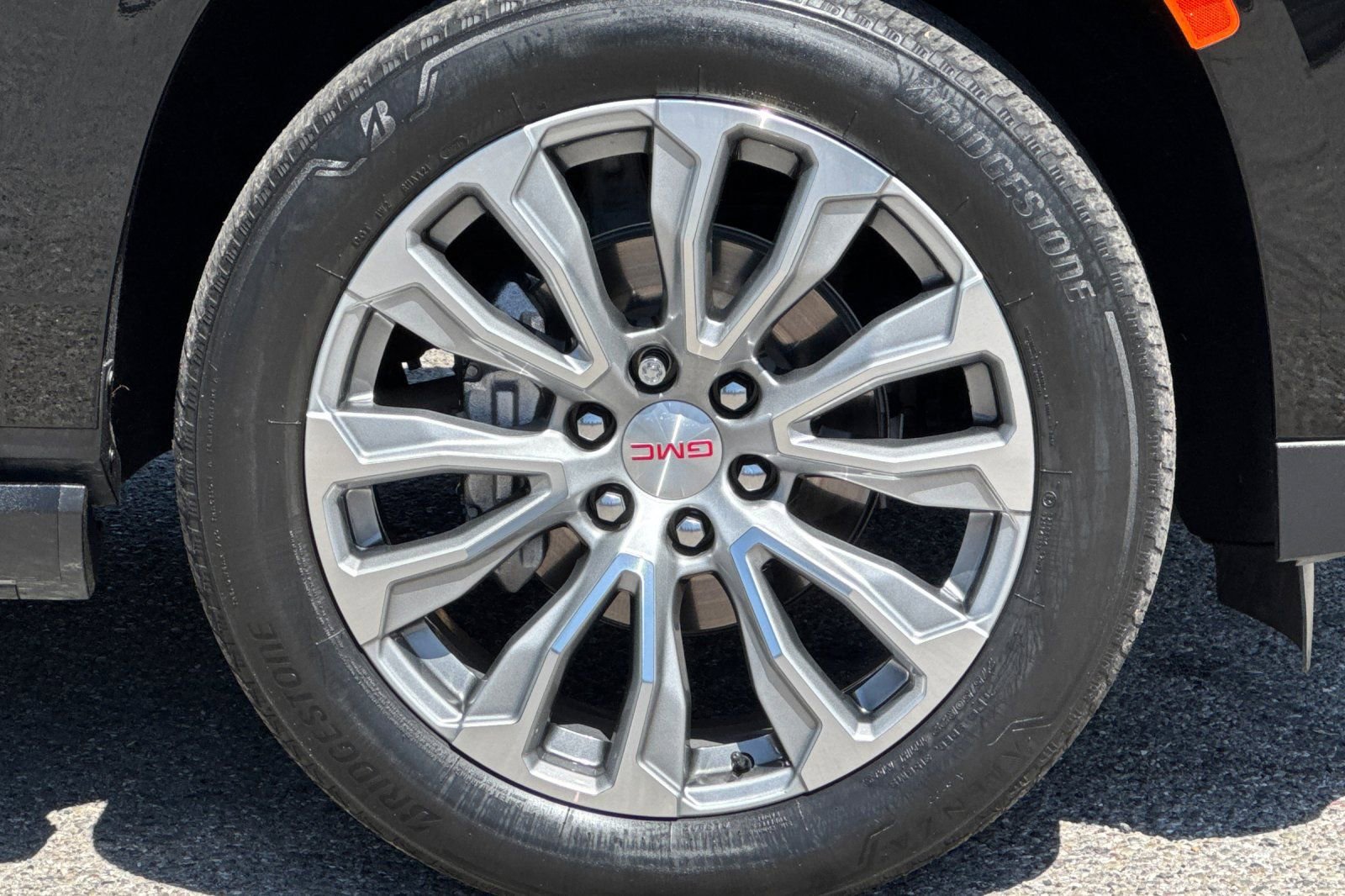 Used 2021 GMC Yukon XL Denali w/ Denali Premium Package image 29