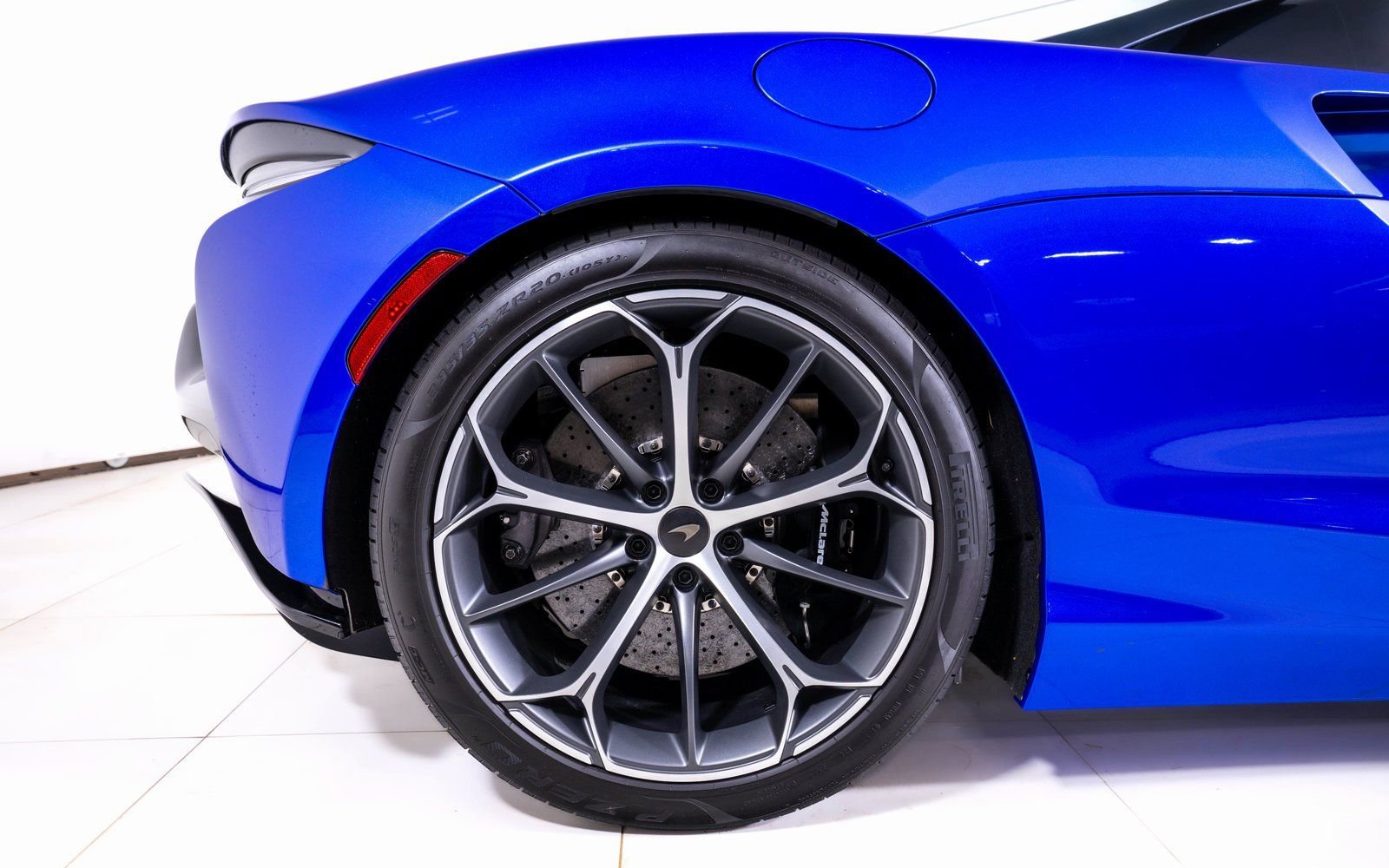 Used 2025 McLaren Artura Spider image 16