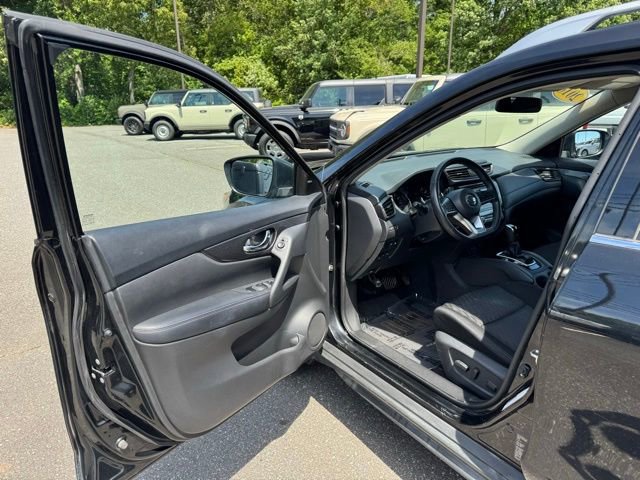 Used 2018 Nissan Rogue SV AWD/4WD image 14