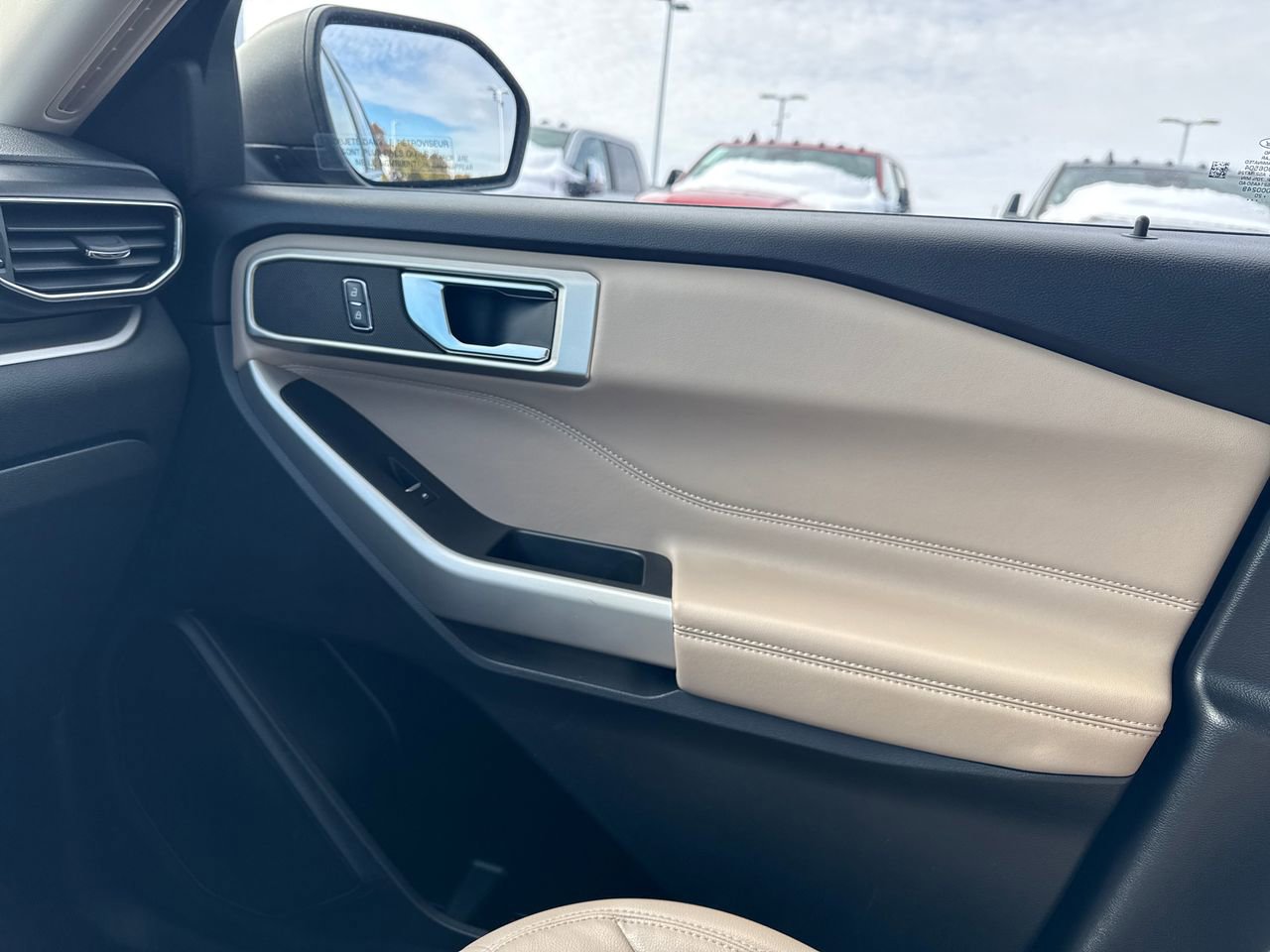 Used 2020 Ford Explorer XLT w/ Equipment Group 202A image 30