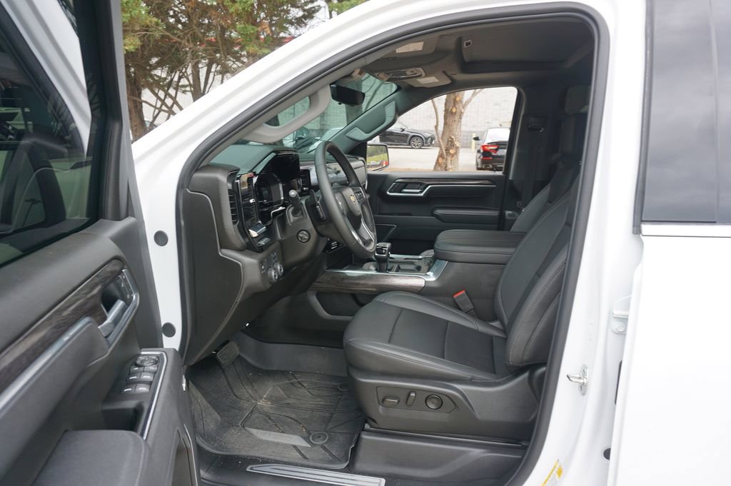 Used 2025 Chevrolet Silverado 1500 LTZ w/ LTZ Premium Package RWD image 2