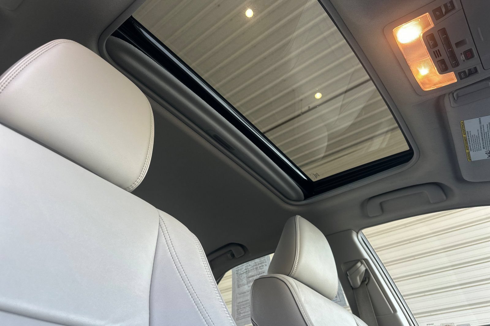 Used 2016 Toyota Camry XLE w/ Moonroof Package FWD image 17