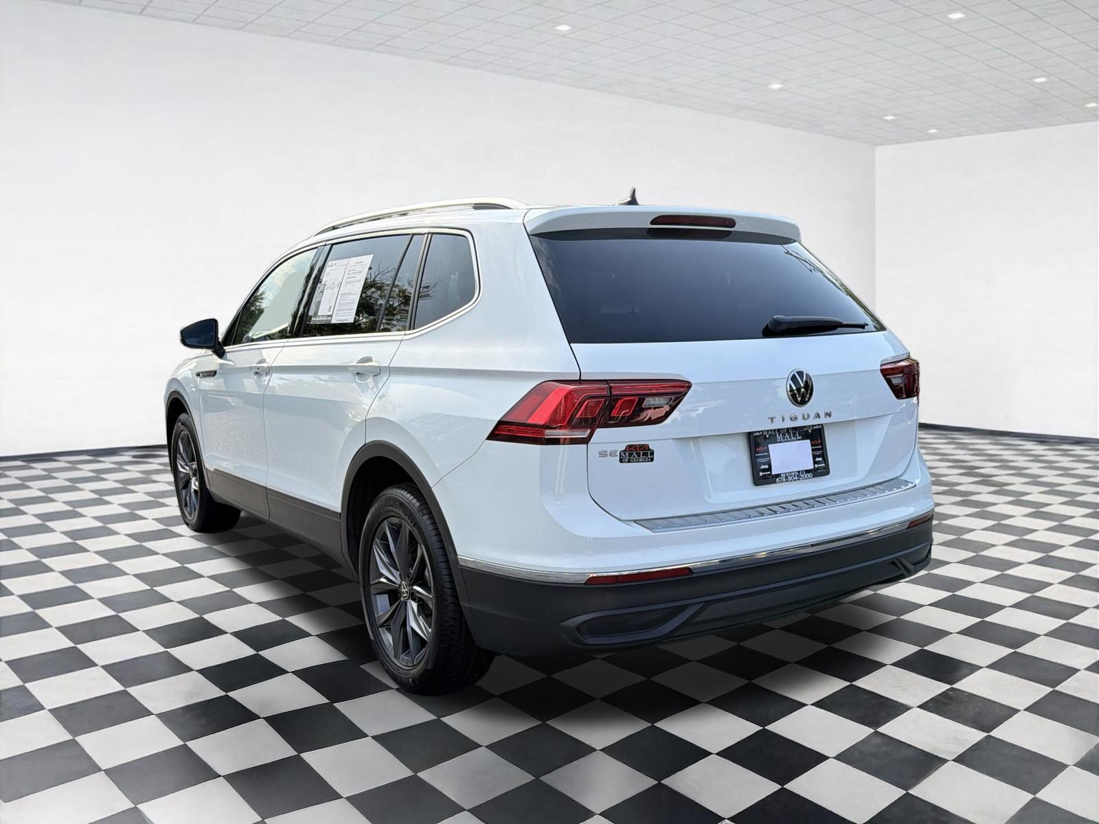 Used 2022 Volkswagen Tiguan SE FWD image 9