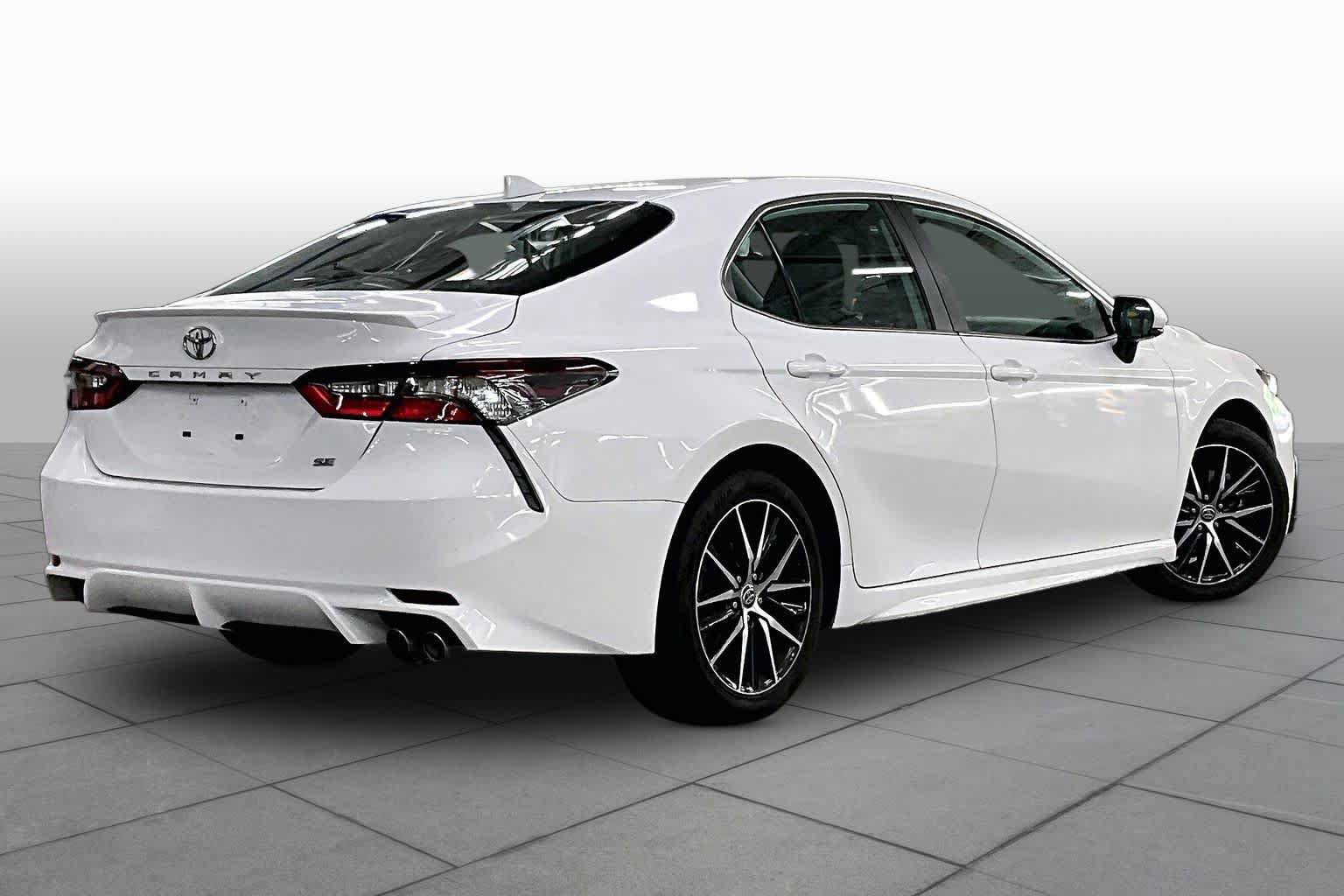 Used 2024 Toyota Camry SE FWD image 12