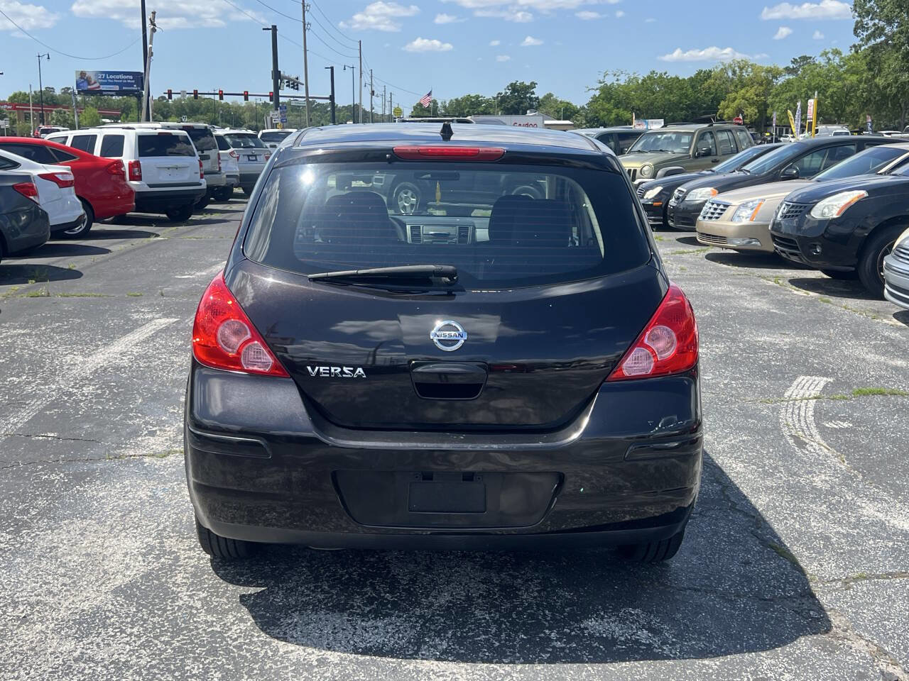 Used 2011 Nissan Versa 1.8 S image 5