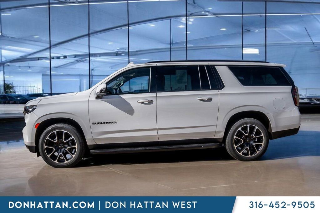 Used 2023 Chevrolet Suburban RST w/ Luxury Package AWD/4WD image 2