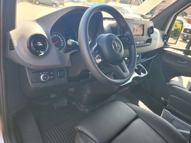 Used 2024 Mercedes-Benz Sprinter 2500 image 9