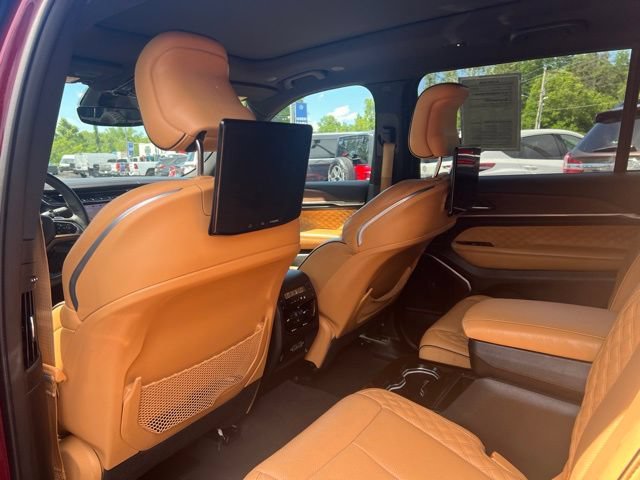 Used 2024 Jeep Grand Cherokee L Summit w/ High Altitude Package AWD/4WD image 18