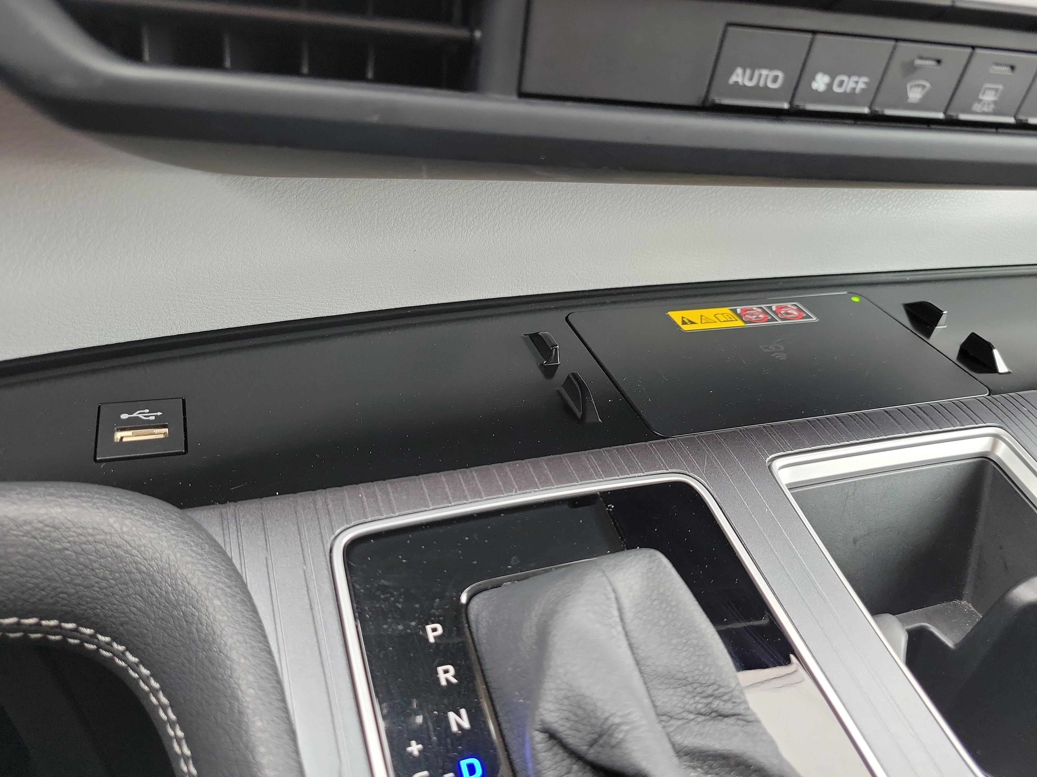Used 2025 Toyota Sienna LE AWD/4WD image 18