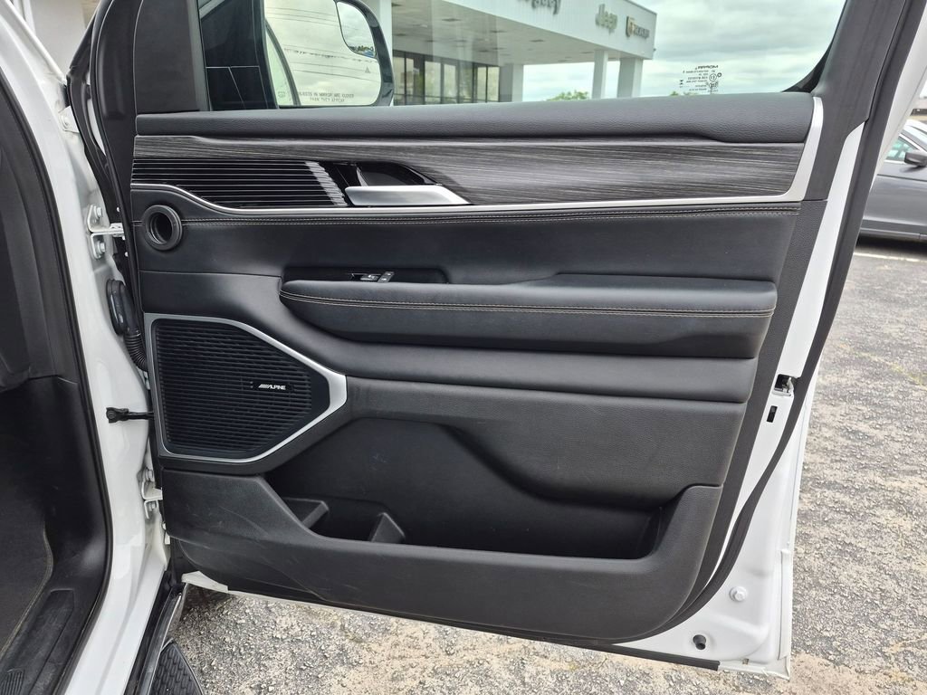 Used 2024 Jeep Wagoneer Series II w/ Flexible Seating Group RWD image 28