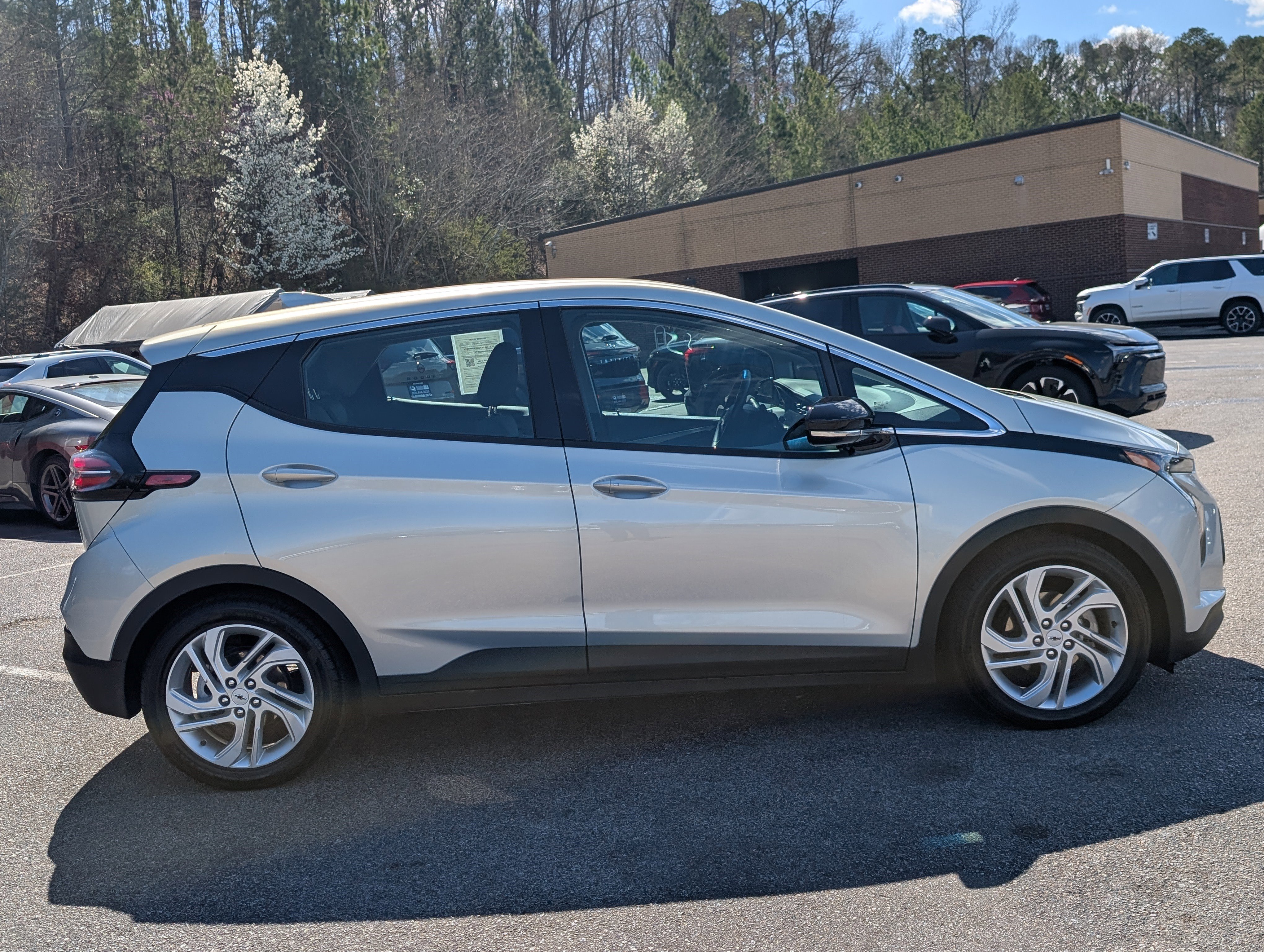 Used 2023 Chevrolet Bolt LT image 10